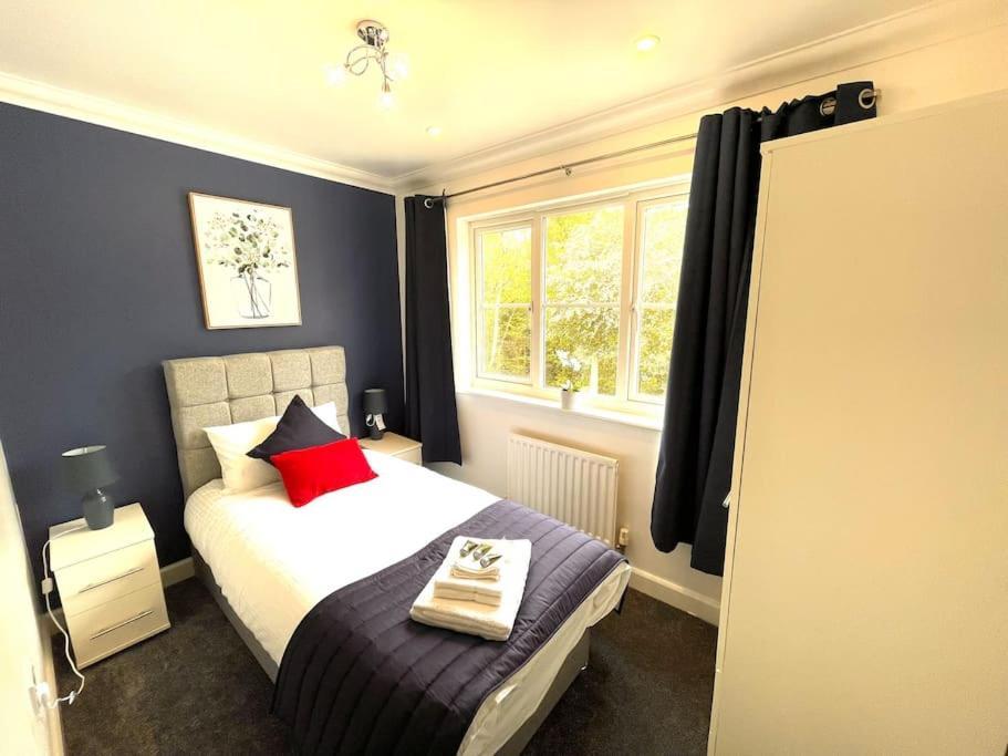 The Woodlands, Shortstay, Ideal For Families, Relocation, Contractors, Travel Stay Horley Exteriör bild
