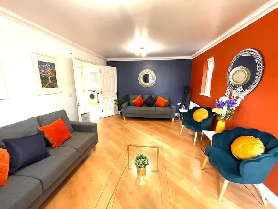 The Woodlands, Shortstay, Ideal For Families, Relocation, Contractors, Travel Stay Horley Exteriör bild