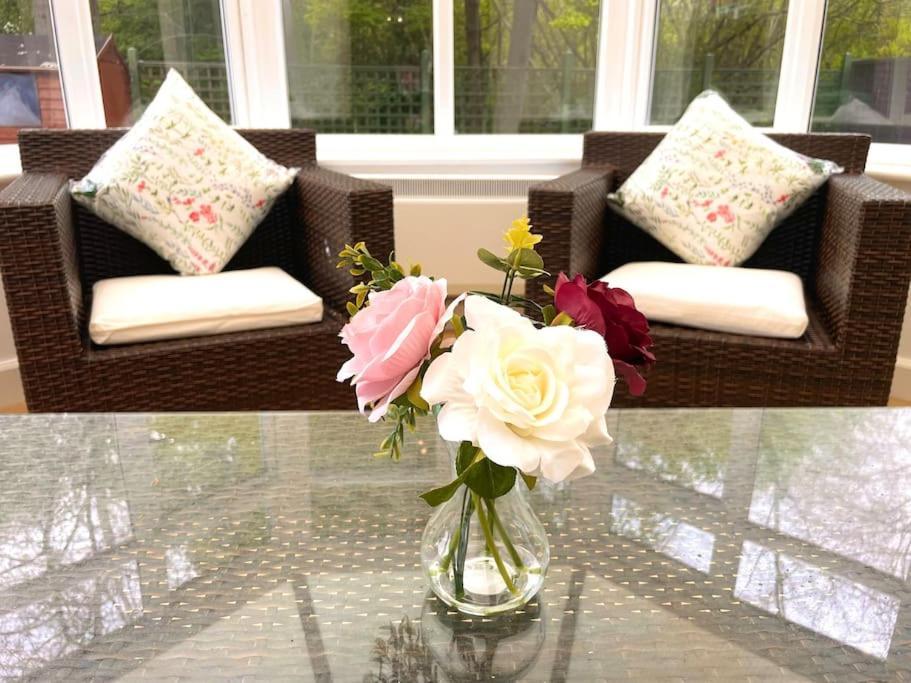 The Woodlands, Shortstay, Ideal For Families, Relocation, Contractors, Travel Stay Horley Exteriör bild