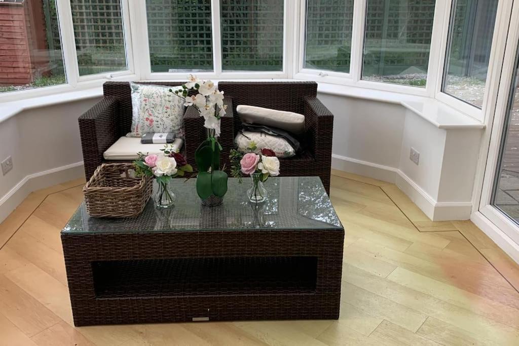 The Woodlands, Shortstay, Ideal For Families, Relocation, Contractors, Travel Stay Horley Exteriör bild