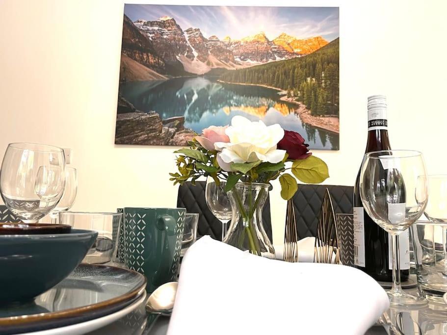 The Woodlands, Shortstay, Ideal For Families, Relocation, Contractors, Travel Stay Horley Exteriör bild