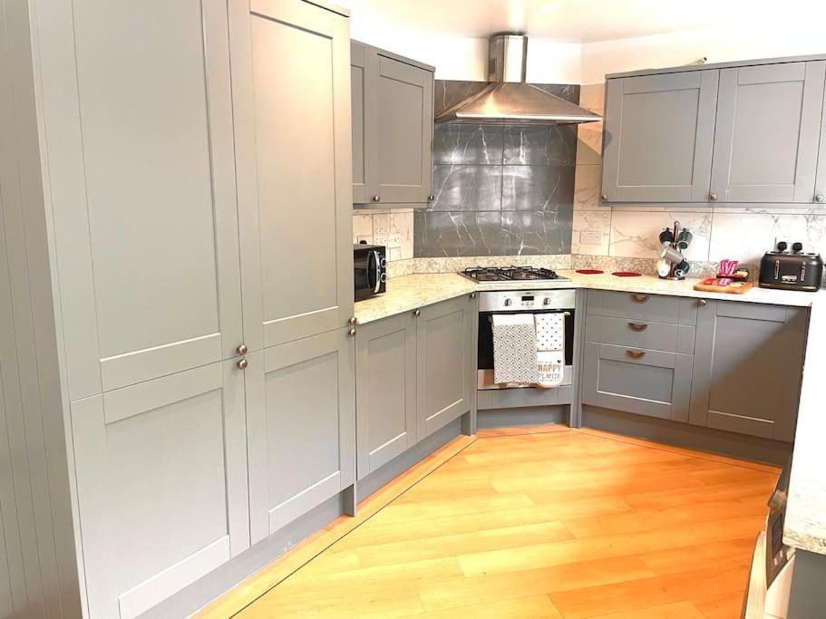 The Woodlands, Shortstay, Ideal For Families, Relocation, Contractors, Travel Stay Horley Exteriör bild