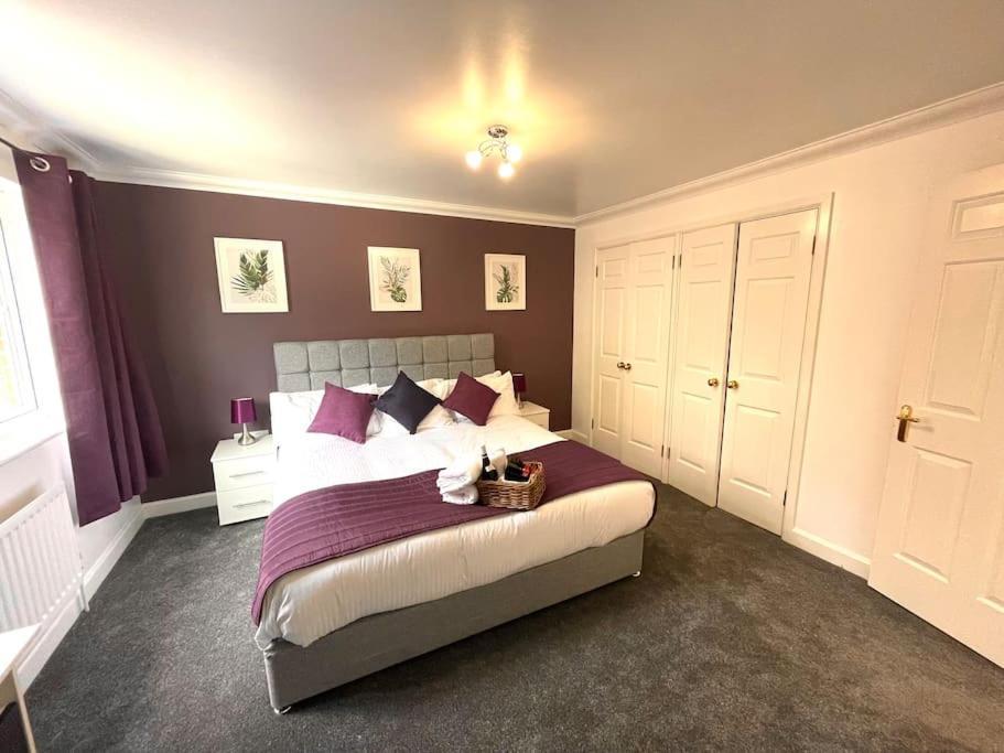 The Woodlands, Shortstay, Ideal For Families, Relocation, Contractors, Travel Stay Horley Exteriör bild